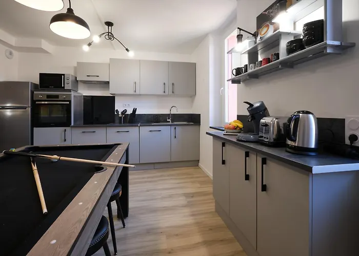 Magnifique*t4*centre Ville*wifi*billard*netflix* Limoux